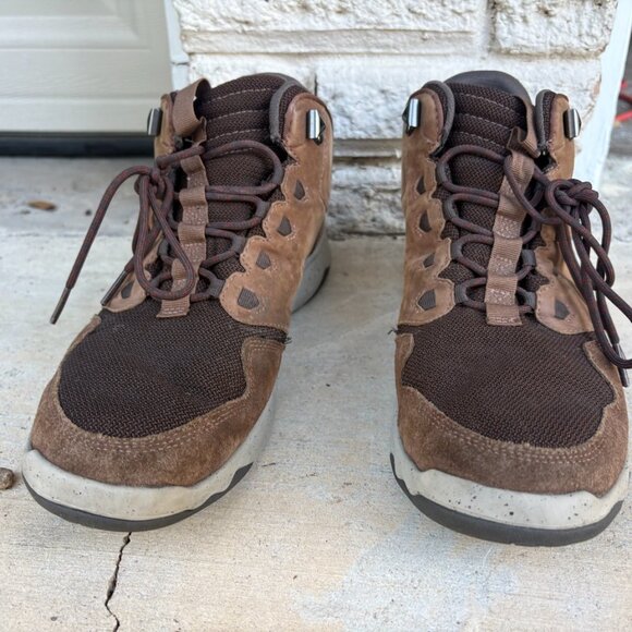 Teva Arrowood Mid Waterproof Hiking Boots - run small! main image 4